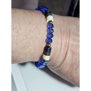 Sparkly blue beaded stretch bracelet 7.25"